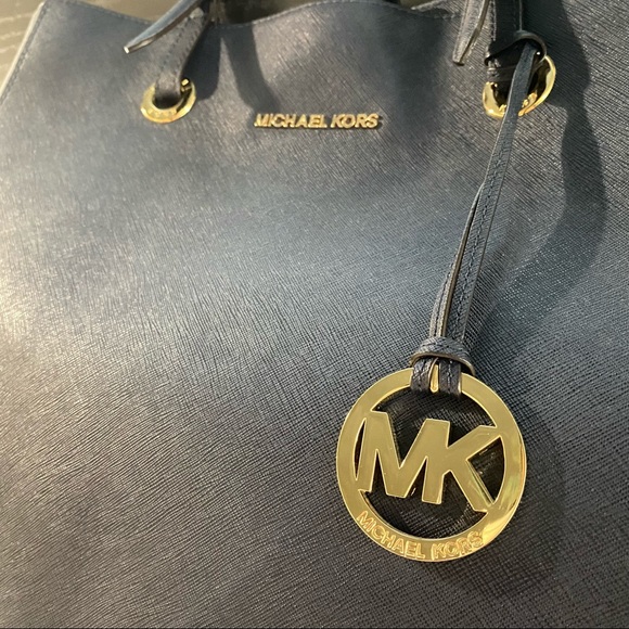 Large leather Michael Kors bag ๐๐๐ (preloved) - Picture 3 of 6